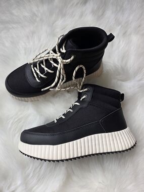 Universal Threads Black Platform Sneakers